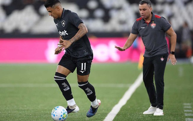 Botafogo foca no recondicionamento físico de Martins após retorno da Rússia