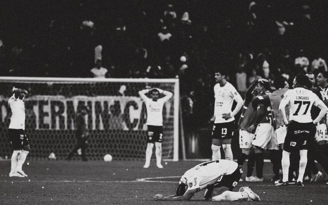 Memphis Depay pede desculpas à torcida após pênalti que eliminou Corinthians