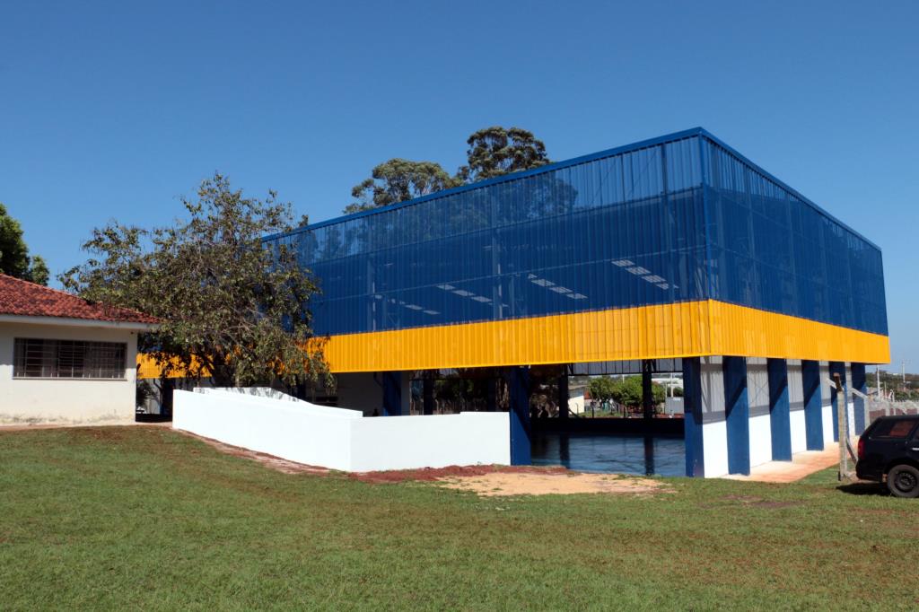 Nova quadra poliesportiva é entregue na EMEF Prof. Waldemar Safiotti