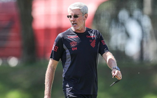 Odair Hellmann pega quatro jogos de suspensão no STJD e desfalca o Athletico-PR