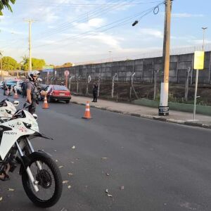 Operação em Ibaté resulta em 20 autos de infração e dez veículos recolhidos