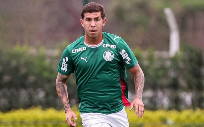 Palmeiras recebe proposta da Arábia Saudita pelo meia Felipe Teresa