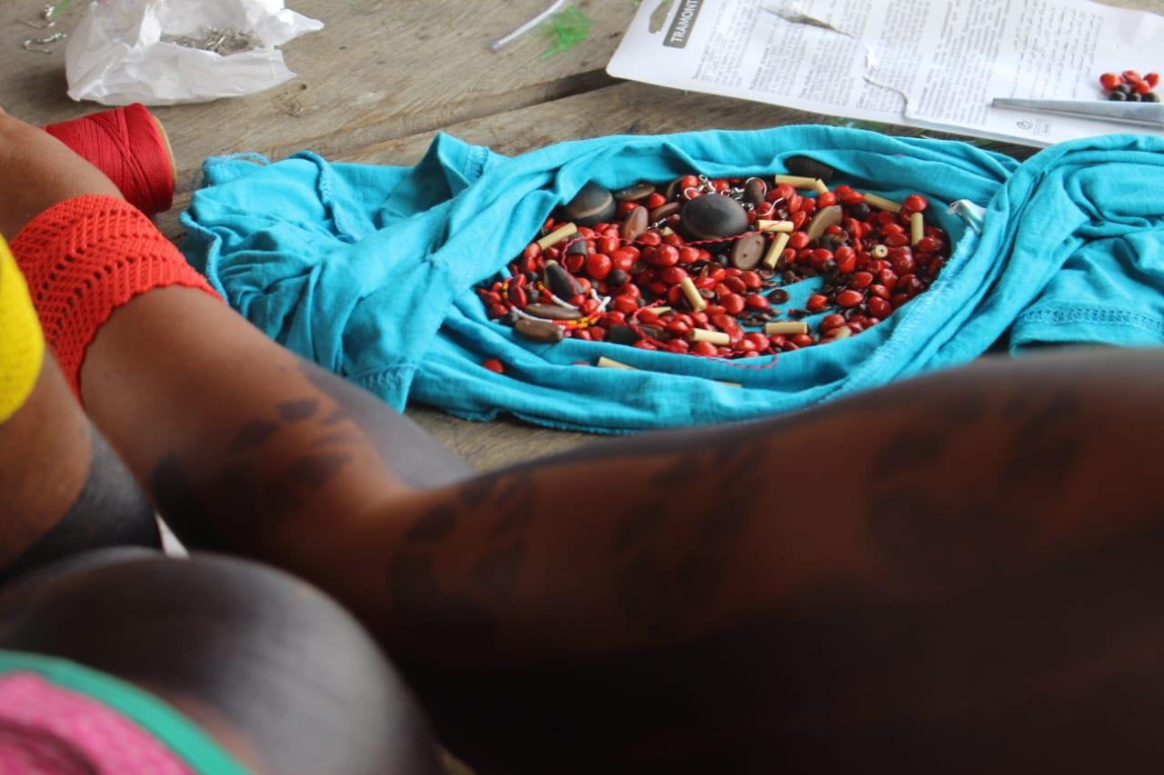 Peças são vendidas de R$ 5 a R$ 40 numa feirinha de artesanato | Crédito: Dione Alves