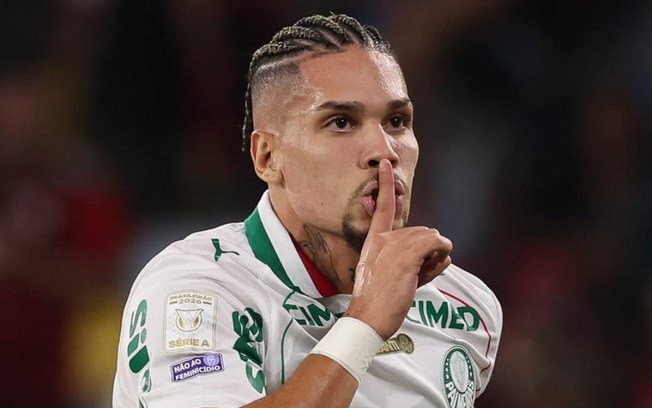 Atacante Paulinho vira alvo de piadas da torcida após lesões no Palmeiras