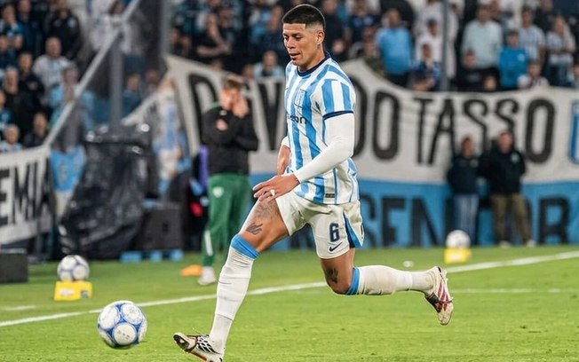 Marcos Rojo se aproxima do Estudiantes para enfrentar o Flamengo