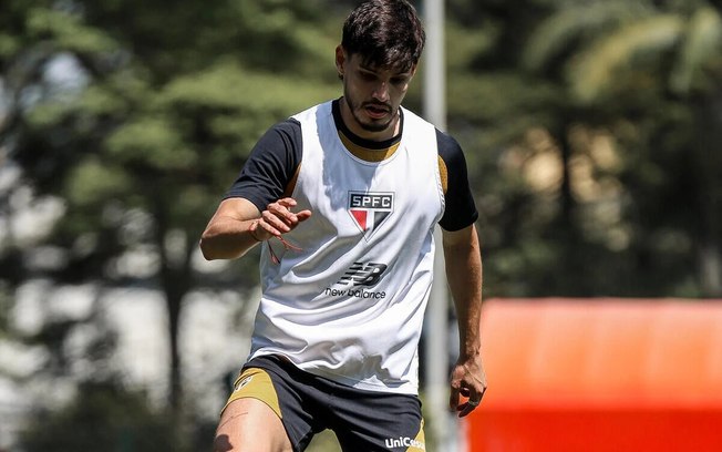 São Paulo realiza treinos táticos de olho no clássico contra o Santos