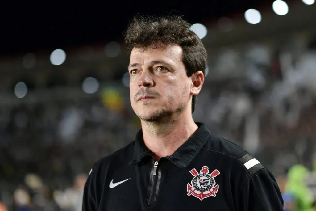 Sérgio Carvalho aponta que o Corinthians errou em segurar Diniz