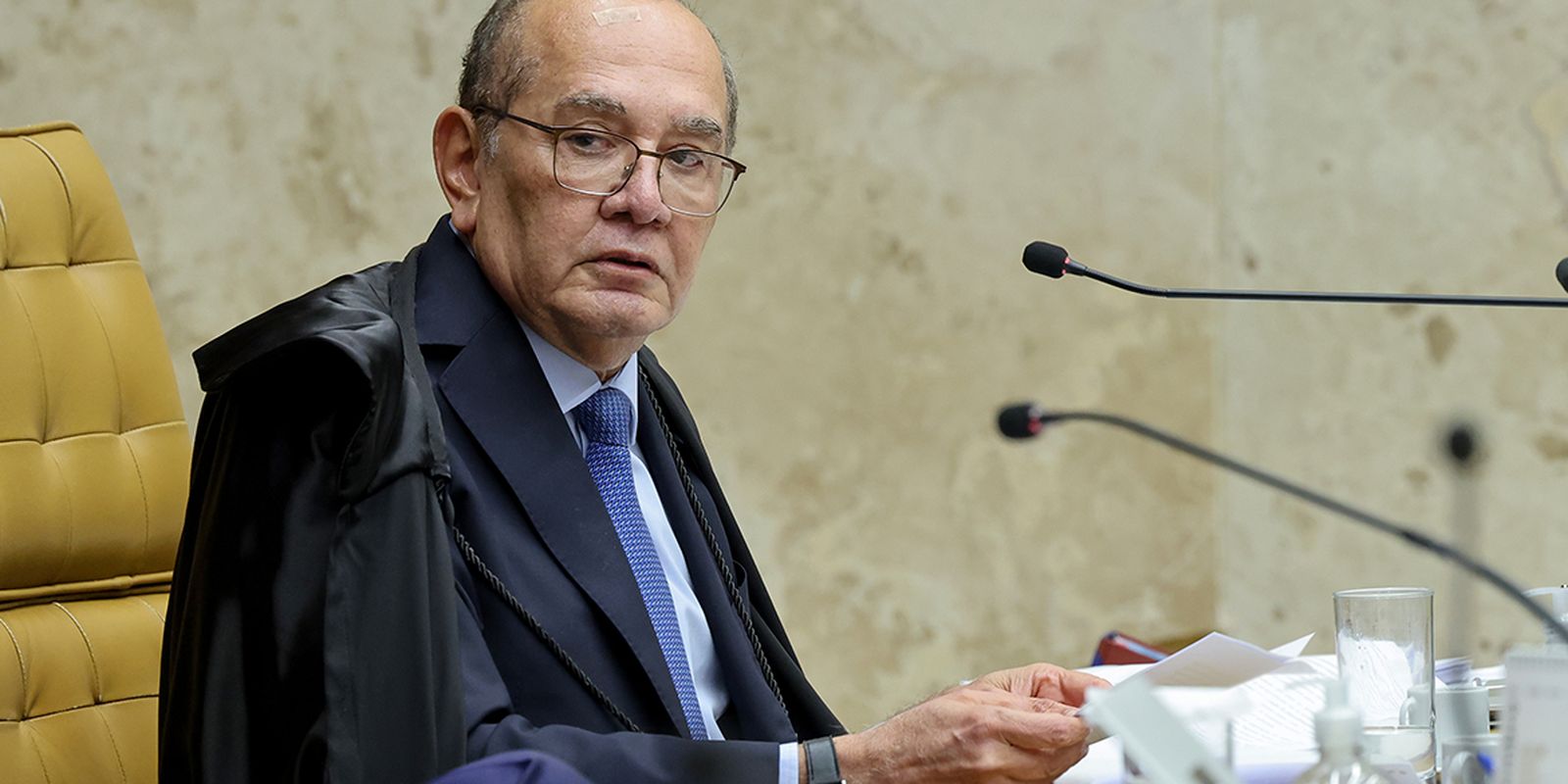 Gilmar Mendes critica Luiz Fux no STF por pressa em julgamento da PF