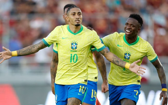 Ausência de Raphinha na Bola de Ouro é criticada por técnico rival