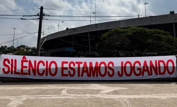 Protesto da torcida do São Paulo cala o Morumbi após fala de Dorival