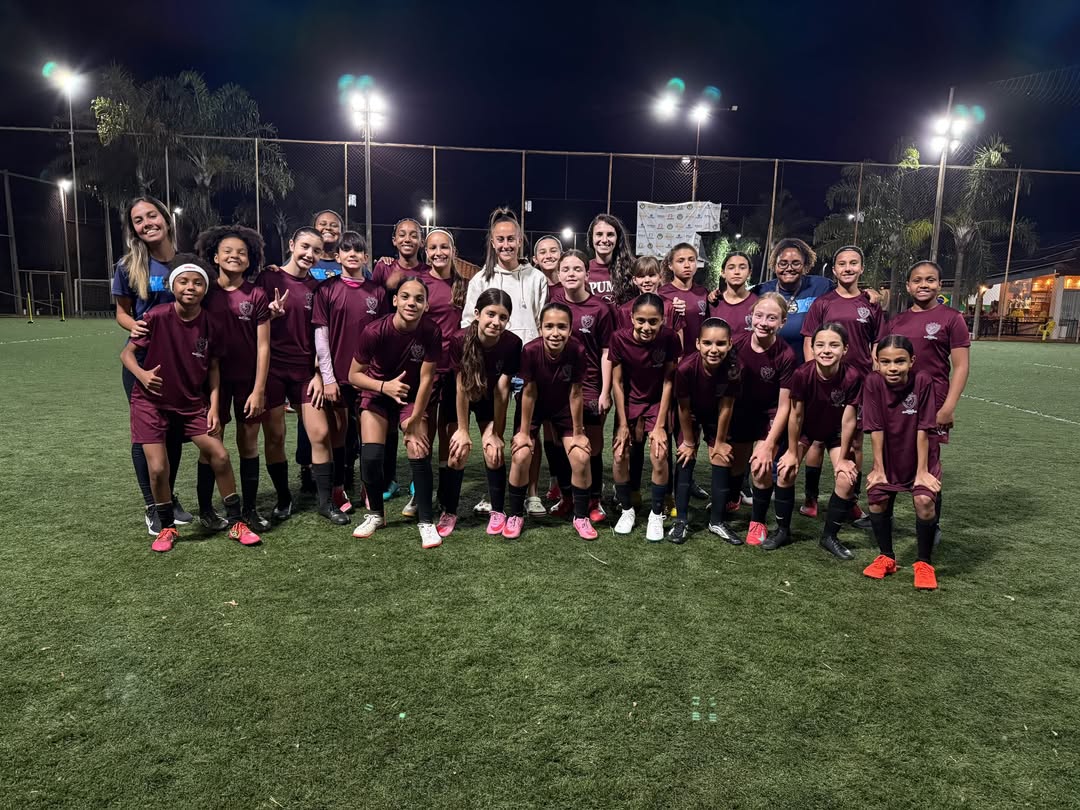 Ana Hansen visita Escola das Guerreiras Grenás e inspira jovens atletas