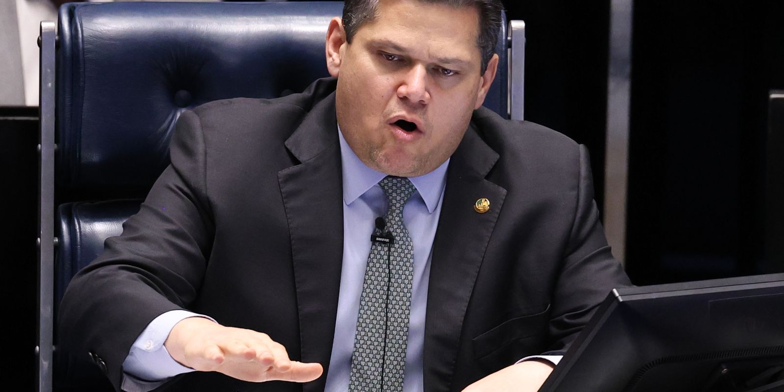 Davi Alcolumbre vai promulgar o fim da escala 6x1 nesta sexta-feira