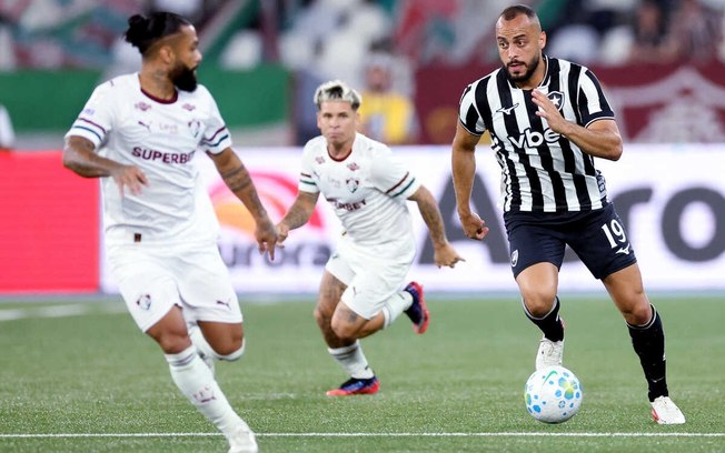 Arthur Cabral atinge marca negativa com 17 jogos sem gols no Botafogo