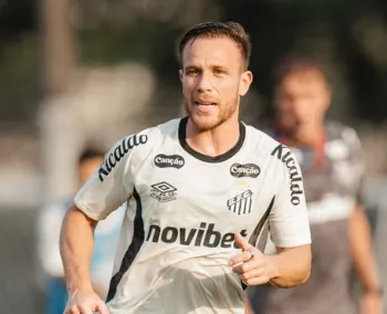 Arthur sofre lesão na coxa e desfalca o Santos contra o Flamengo