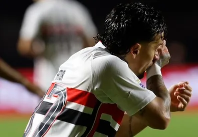 Artur encerra jejum de gols e pede um São Paulo ambicioso no campeonato