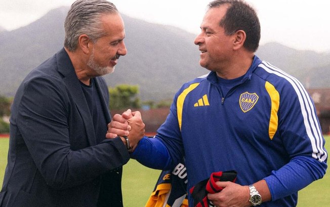 Boca juniors treina no CT do Flamengo e dirigentes trocam presentes