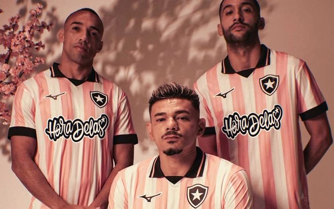 Botafogo lança nova camisa IV em apoio à campanha do Outubro Rosa