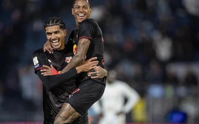 Bragantino bate Chapecoense com show de Wallace Yan e entra no G9