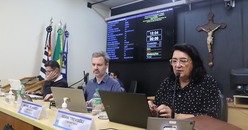 Câmara aprova R$ 42 milhões e novas regras em concursos públicos para autistas