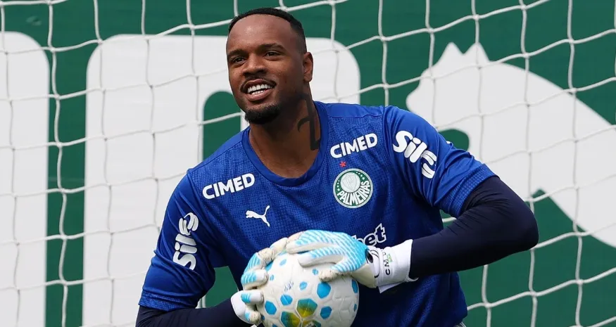 Carlos Miguel brilha em disputa por pênaltis e iguala marca no Palmeiras