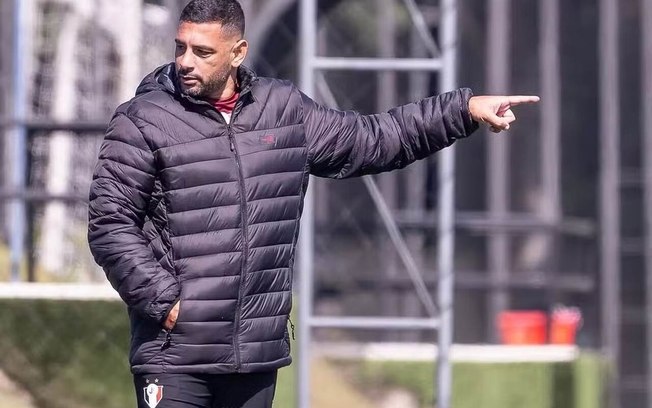 CBF cancela registro de Diego Souza após investigação sobre licença falsa