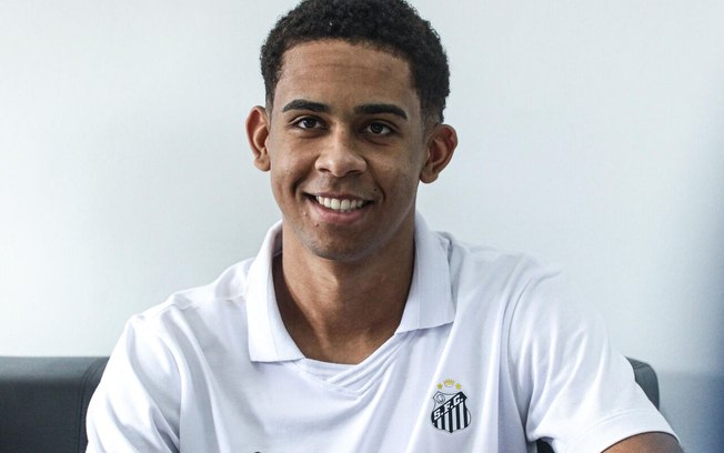 Com desfalques na zaga, escalação do Santos terá mudanças contra o Bahia