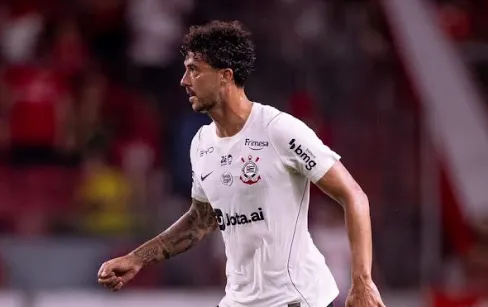Gustavo Henrique consolida posto de zagueiro com mais gols no Brasileirão em 2026