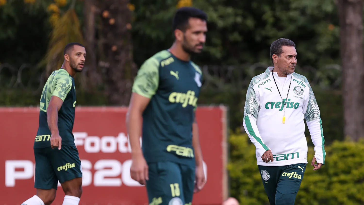 Corinthians debate o retorno de Vanderlei Luxemburgo, mas nega negociações