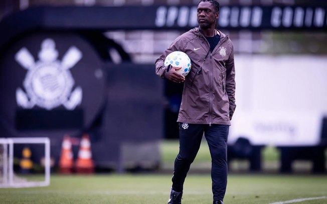 Corinthians registra Seedorf no BID para estreia contra o Vasco