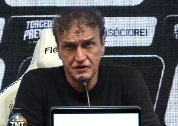 O técnico Cuca se surpreende com campanha do Santos no Brasileirão