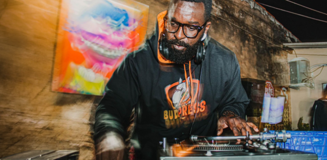 Discotecagem Black Charme leva DJ Spin ao Sesc Araraquara