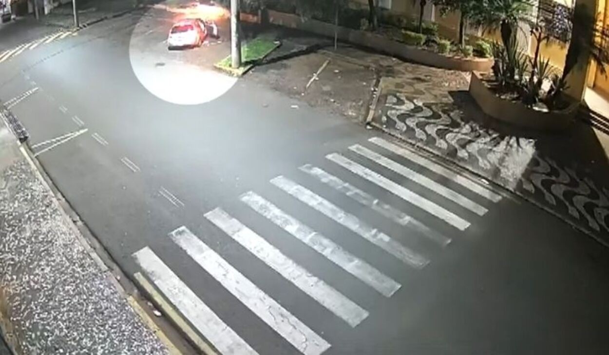 Dois homens são detidos por jogar santinhos em Araras