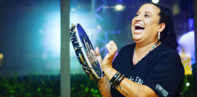 Elly Guimarães apresenta clássicos do samba no Sesc Araraquara