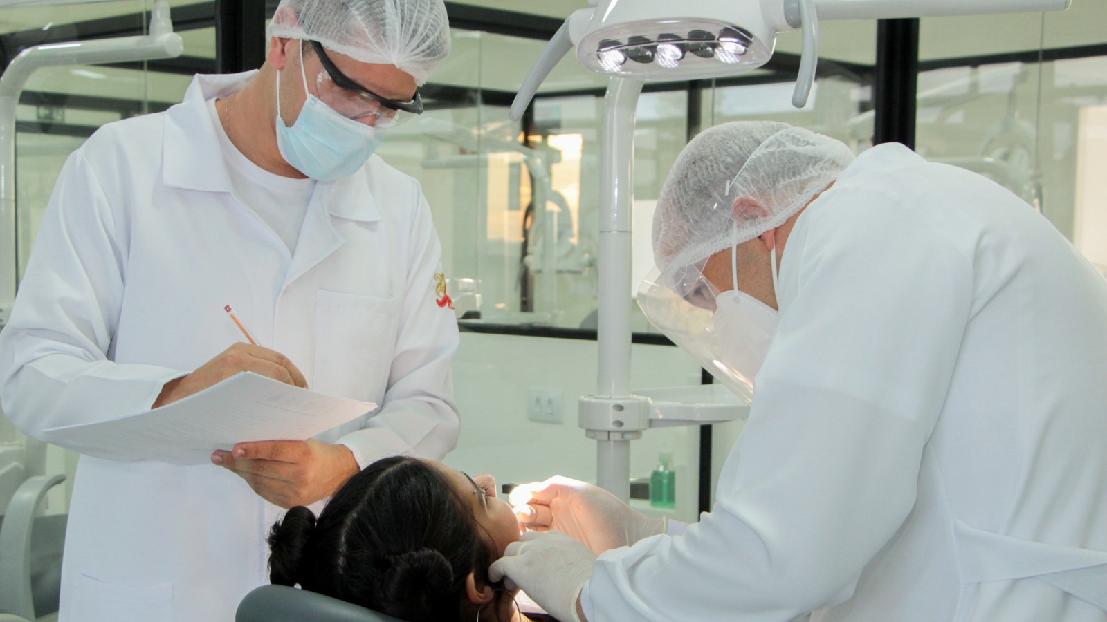 Estudantes e professores da odontologia UNIFAE conquistam bolsas de pesquisa