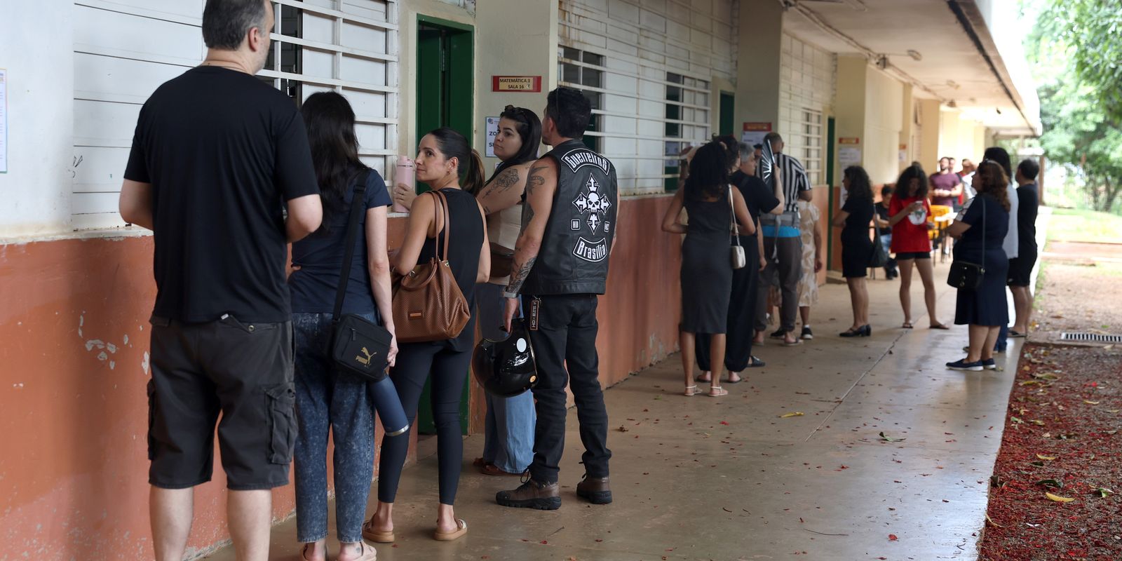 Casos de violência política e intolerância se multiplicam no ambiente escolar