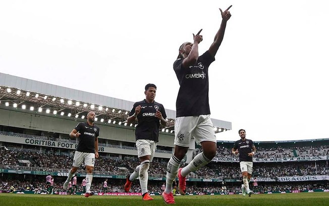 Botafogo empata com o Coritiba e Ferraresi destaca nova postura