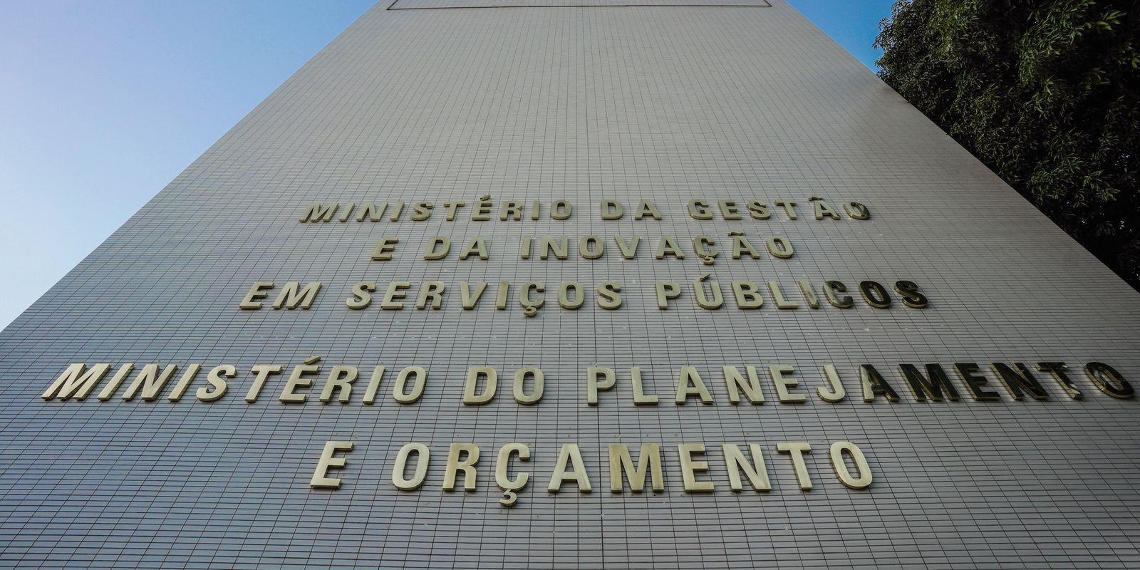 Governo libera crédito suplementar de R$ 5,2 bilhões para saúde e assistência