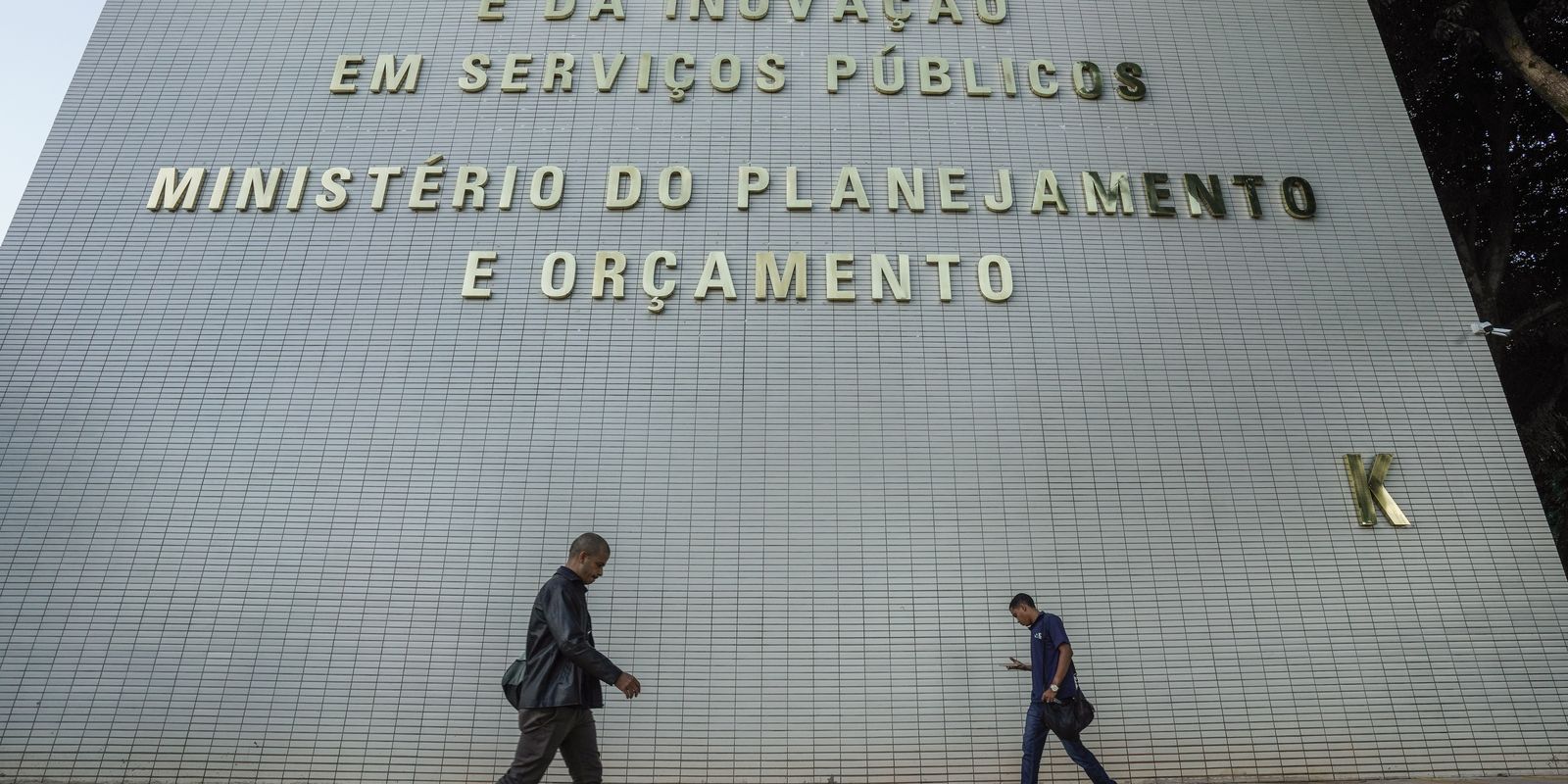 Governo planeja realocar r$ 20 bilhões no orçamento de 2027 para estímulos