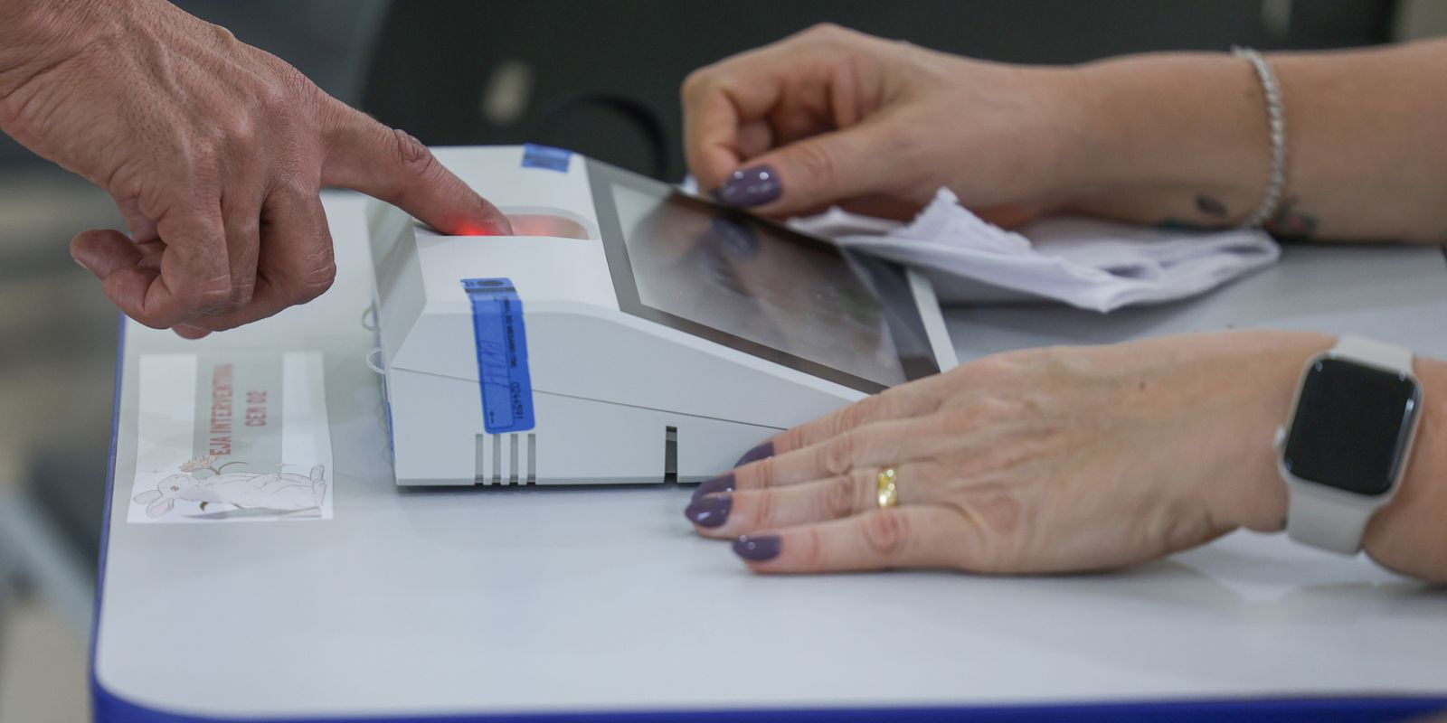 Horário de votação ampliado vale só onde urnas seguem abertas