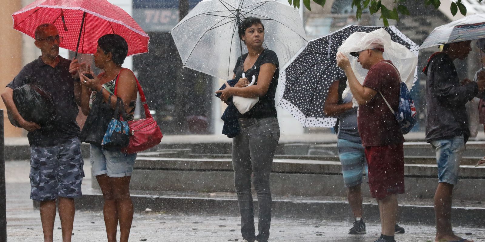 Inmet emite alerta para chuvas intensas no Norte, Sudeste e Centro-Oeste