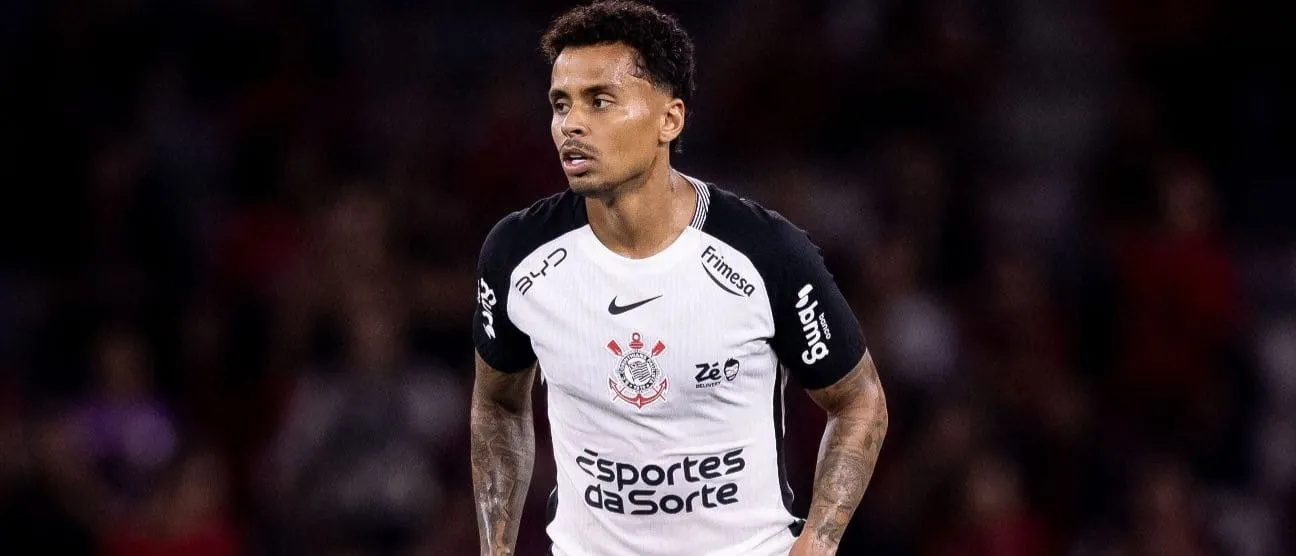 Jogador do Corinthians Allan Souza revela paixão por lancha no São Paulo Boat Show