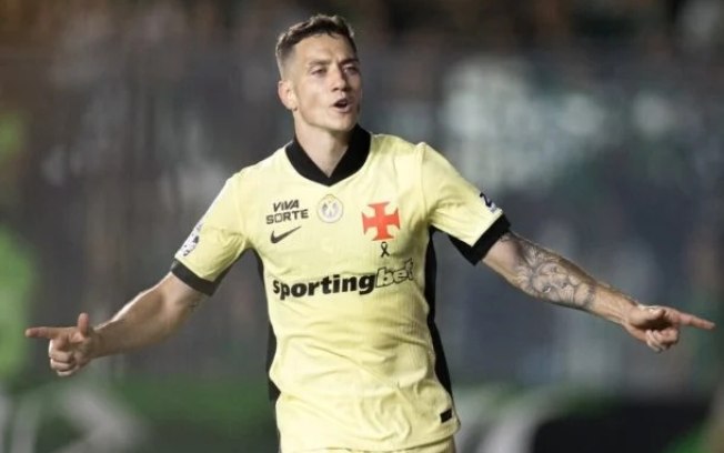 Bruno Duarte sofre joelhada no peito e sai substituído em clássico do Vasco