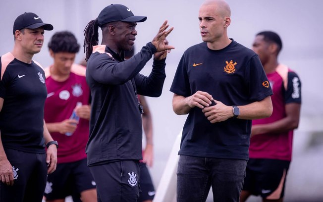 Julio Cesar acumula cargo no Corinthians até dezembro
