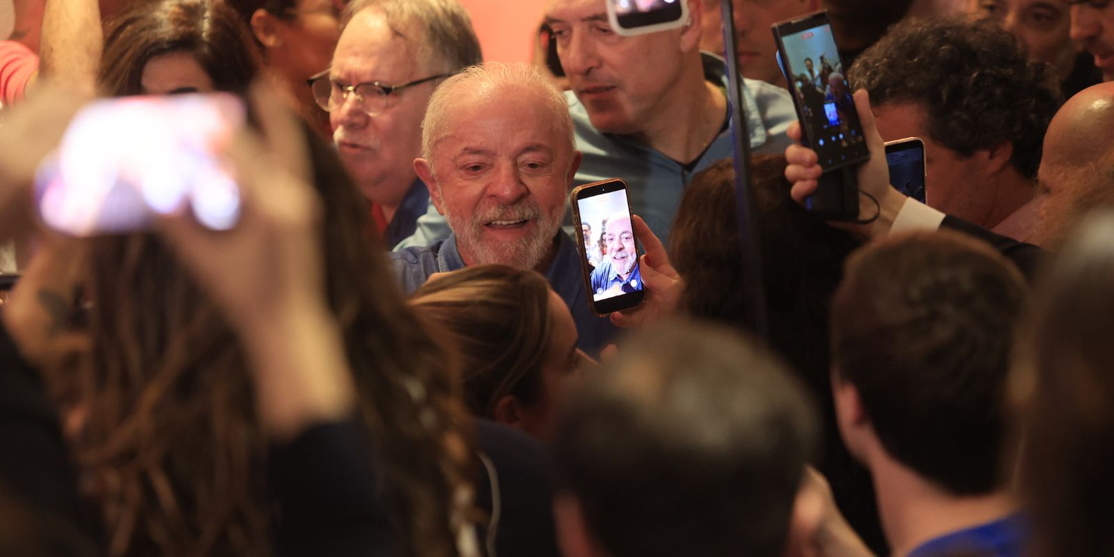 Lula agradece apoio nas eleições presidenciais e fala em regular redes