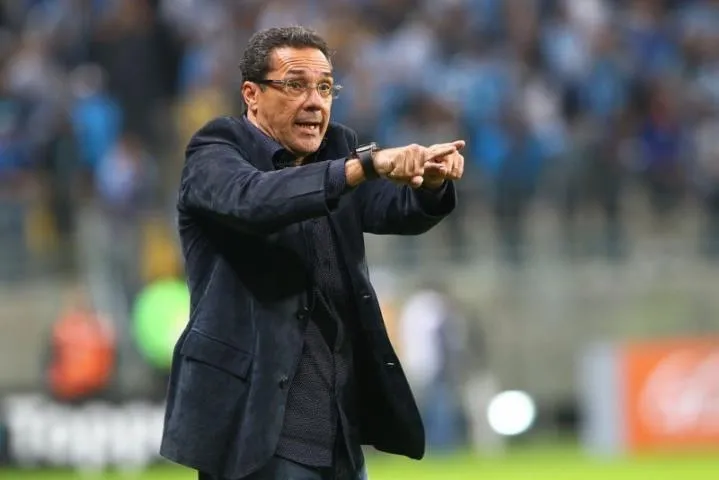 Luxemburgo quebra o silêncio sobre o Corinthians e impõe condição