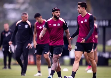 Memphis Depay sofre lesão e preocupa o Corinthians para jogo contra o Vasco