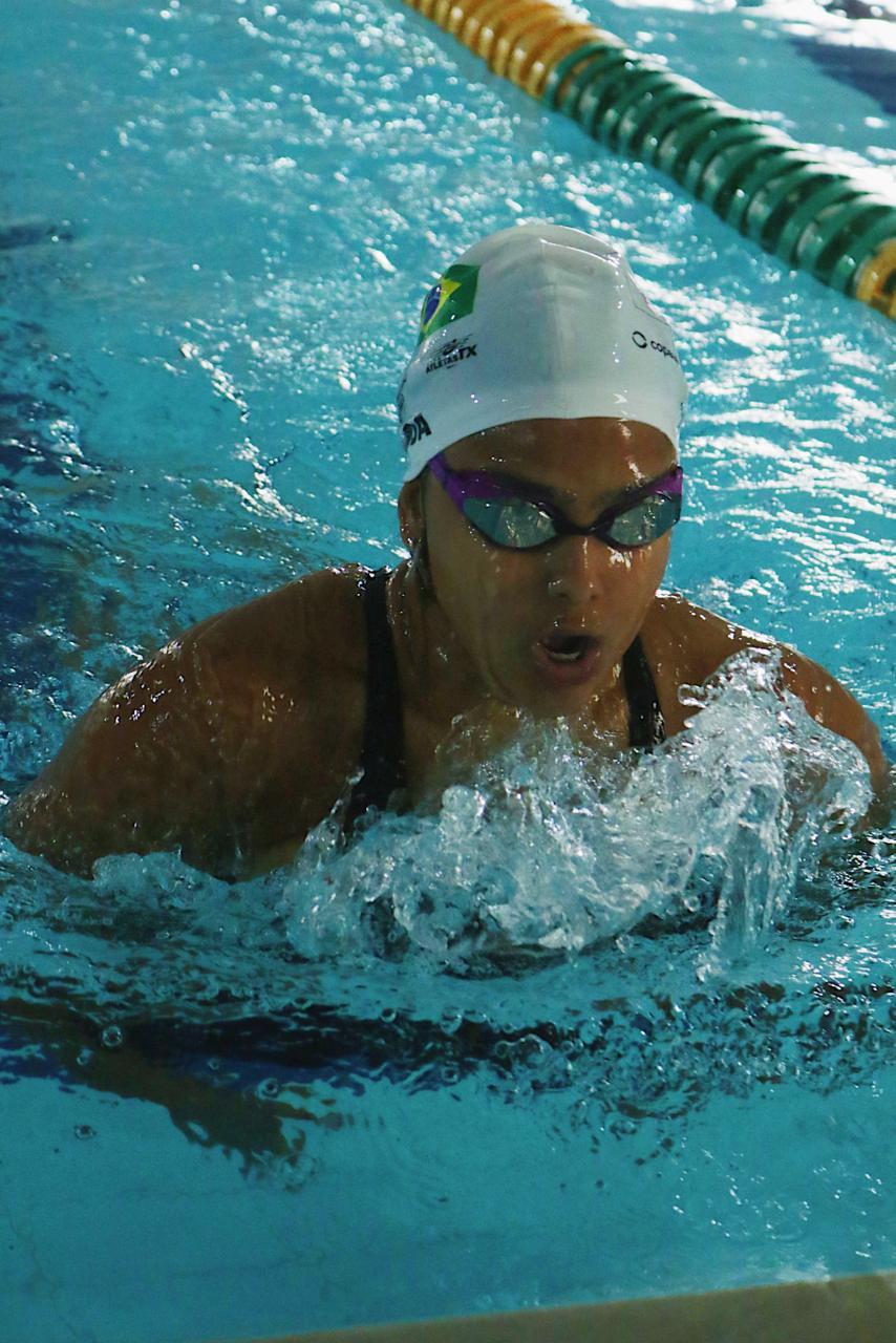 NADADORA MINEIRA CONQUISTA VAGA NO PAN-AMERICANO NO URUGUAI, MAS PRECISA DE AJUDA PARA CUSTEAR VIAGEM