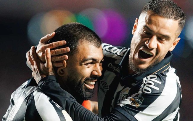 Neymar deixa status de salvador e retorna ao Santos 100% contra o Flamengo