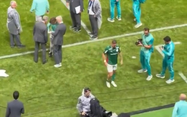 Palmeiras teme lesão de Paulinho após pancada na Libertadores