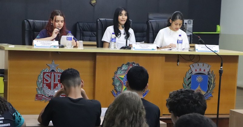 Parlamento Jovem 2026: estudantes apresentam soluções para a cidade